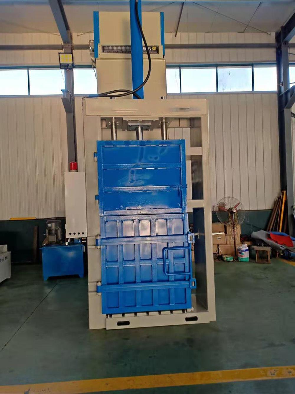 Soft Material Compression Equipment of Dual-Circuit Hydraulic Baler