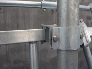 Self Locking Cow Headlock Panels for Feeding