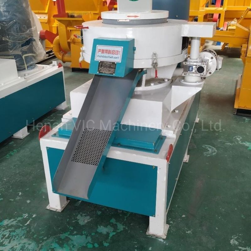 Sawdust pellet fuel molding machine