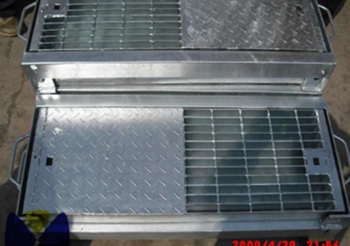 Hot DIP Galvanized Pig Farm Equipment Iron / Steel Farm Gates