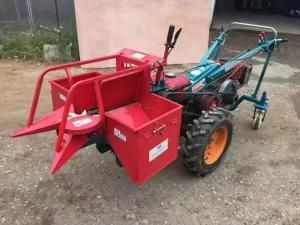 Dry and Wet Corn Harvester Hand Working Maize Combine Harvester